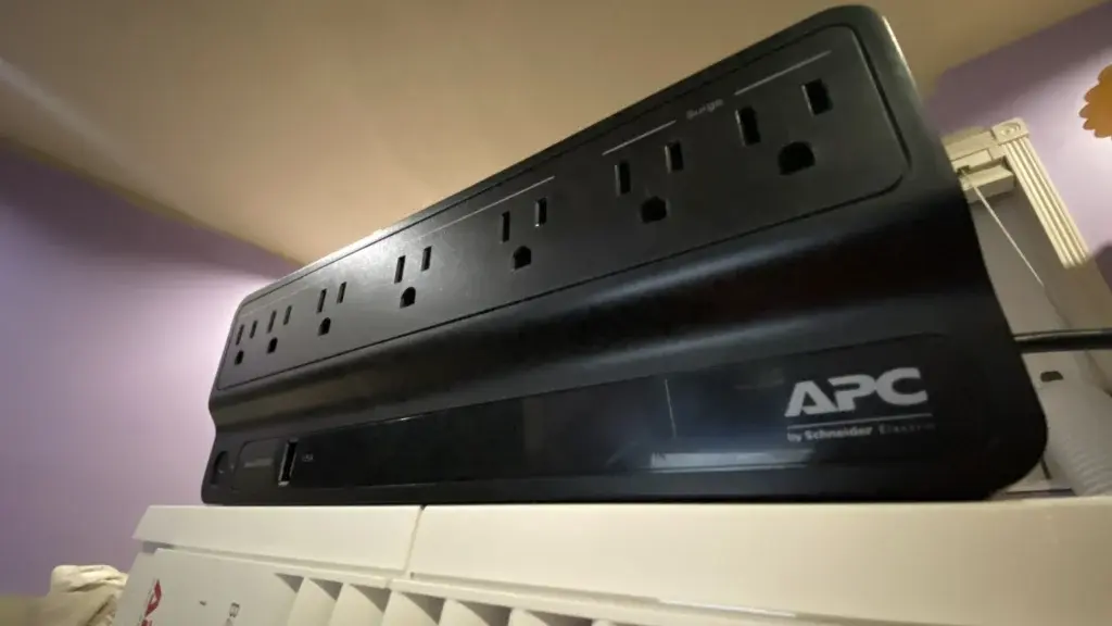 View of the front of an APC Back-UPS 600 from the bottom right corner